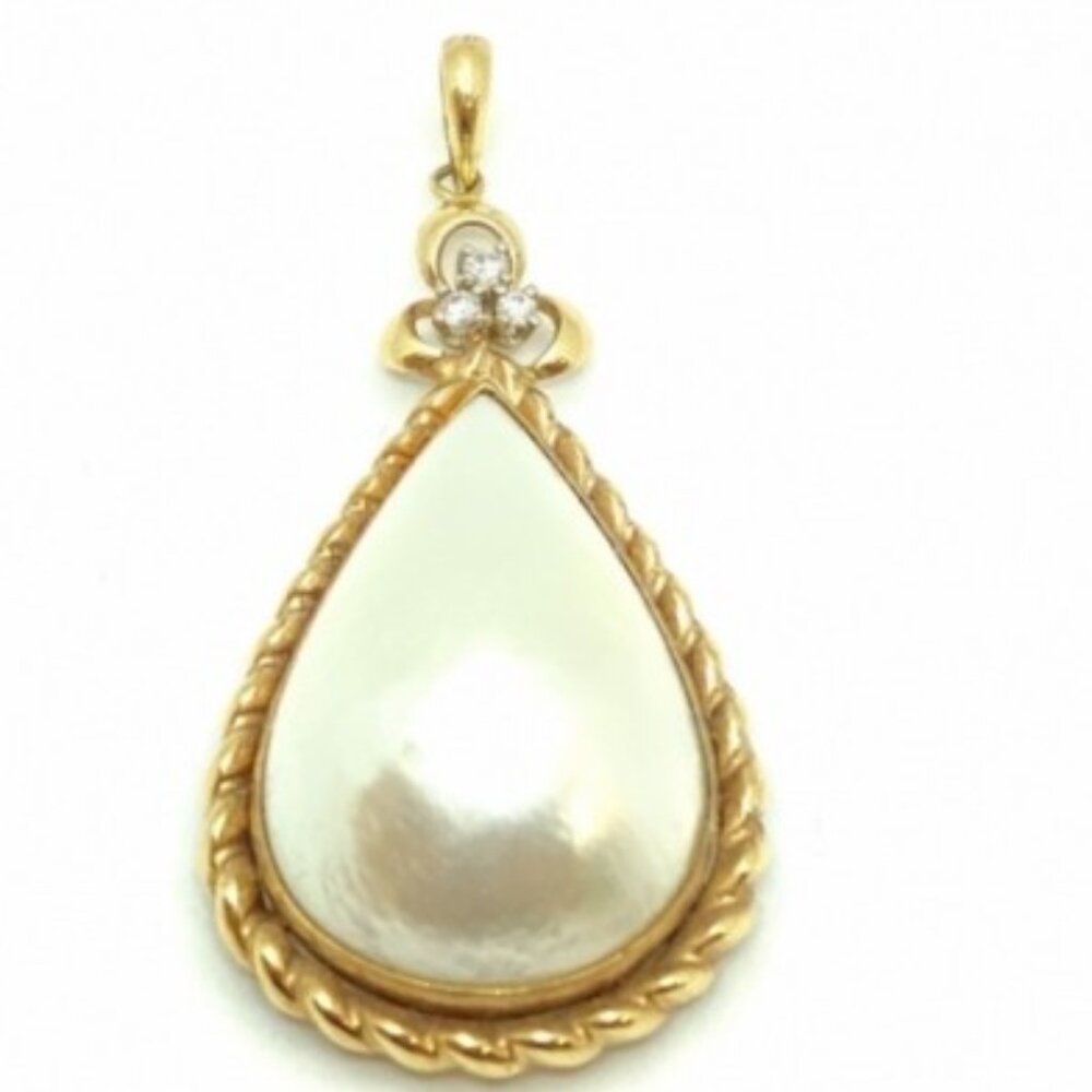Stupendous Diamond Tear-drop Maube Pearl Pendant